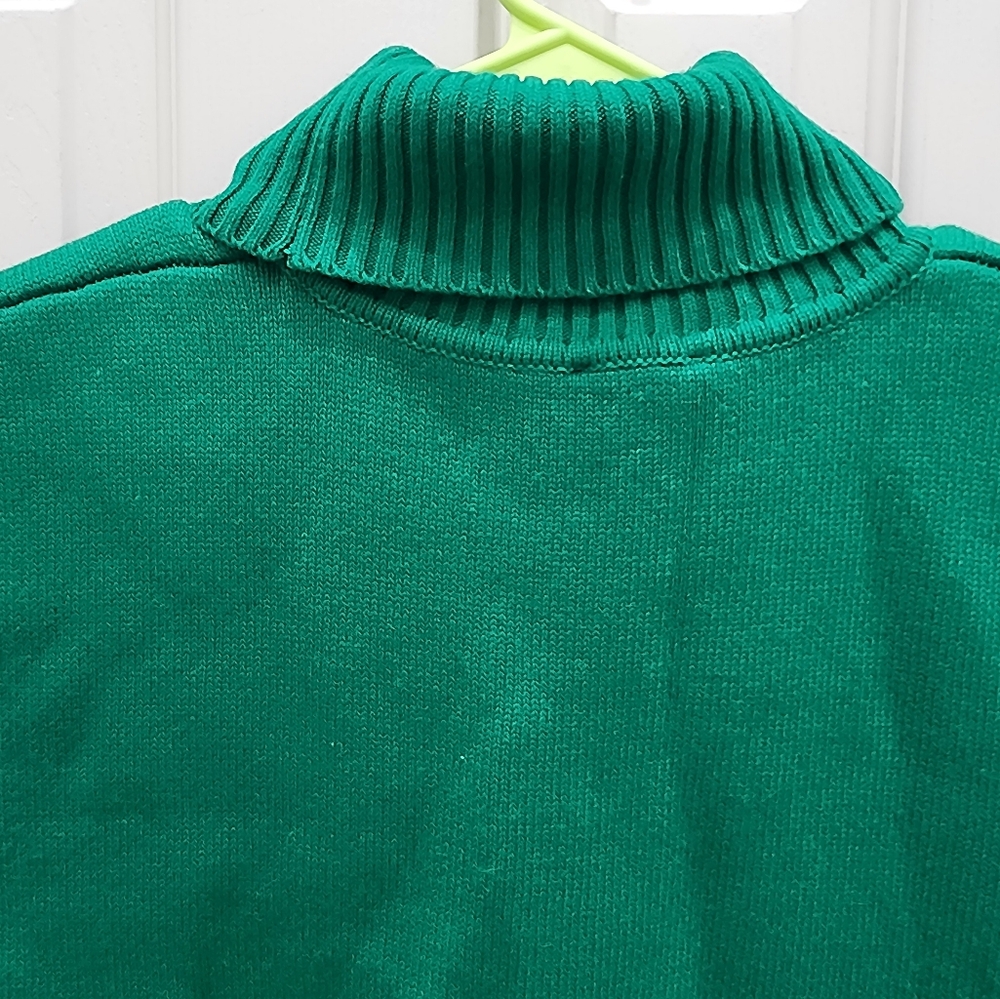 New Chanel Sweater Shirt Top, size 40, Cashmere, Green. - Picture 14 of 16